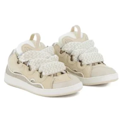 Baskets à lacets