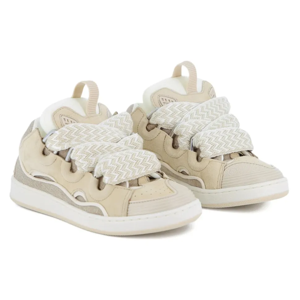 Baskets à lacets