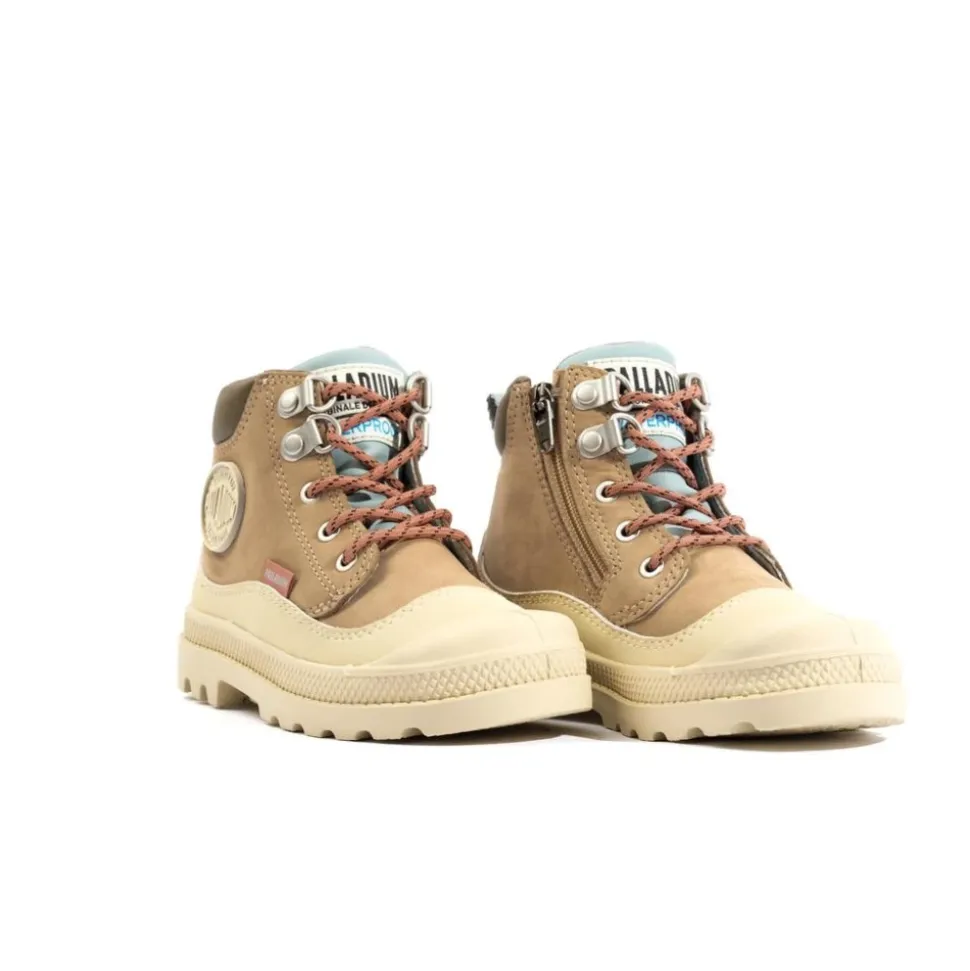 Chaussure montante à lacets