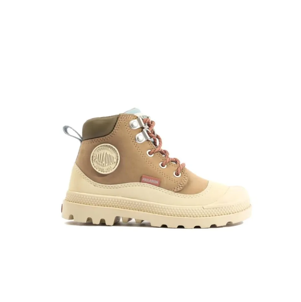 Chaussure montante à lacets