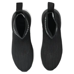 Chaussures de sport au-dessus de la cheville