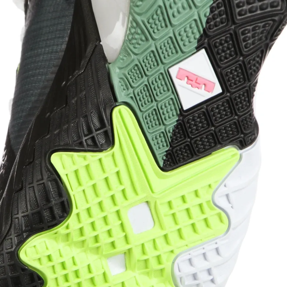 Lebron XVIII Low Chaussures de Basket
