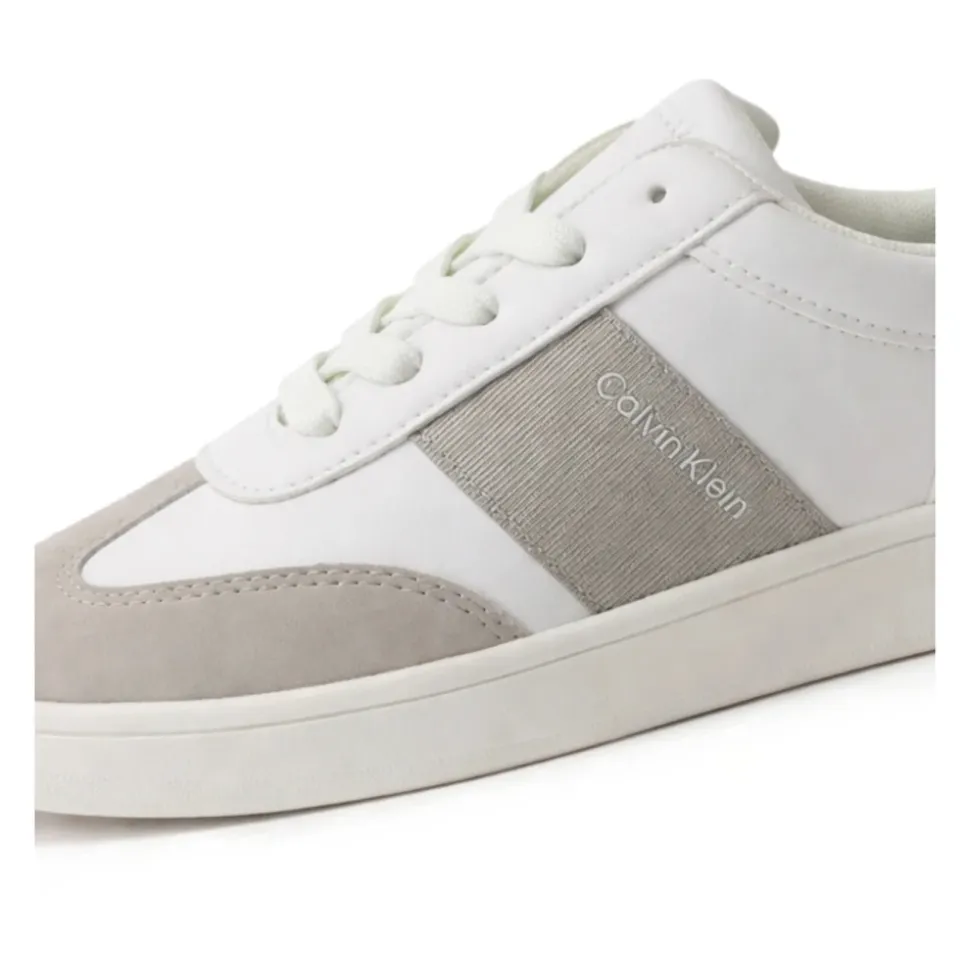 Low Cut Lace-Up Sneaker