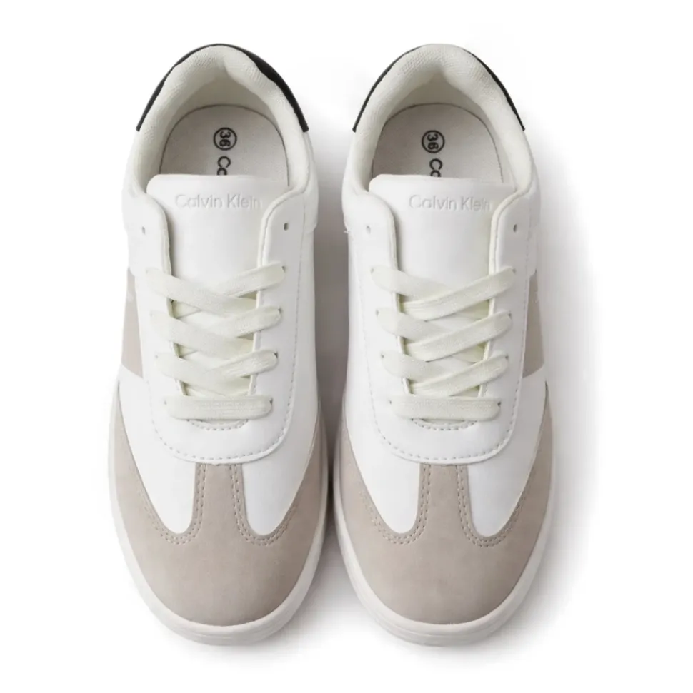 Low Cut Lace-Up Sneaker
