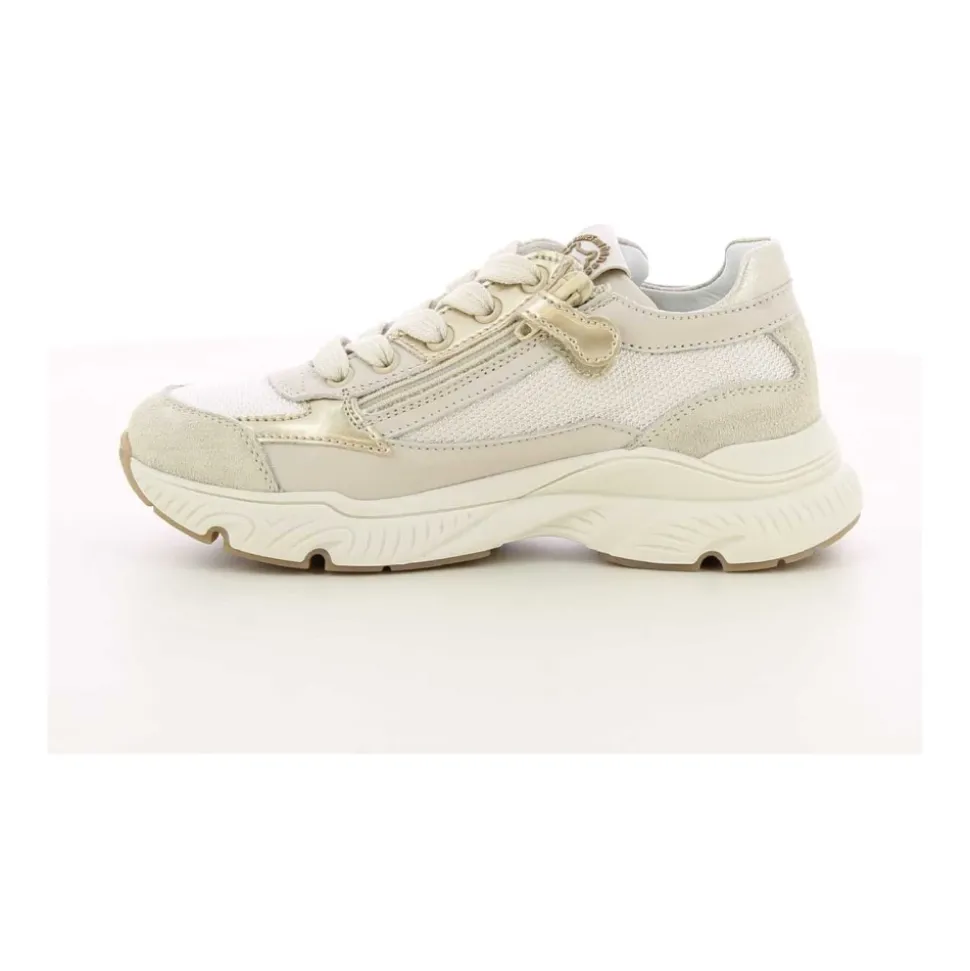 POKES Sneakers
