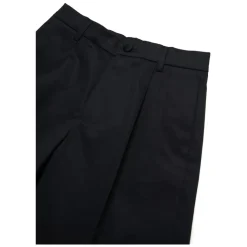 Shorts à plis sur le devant