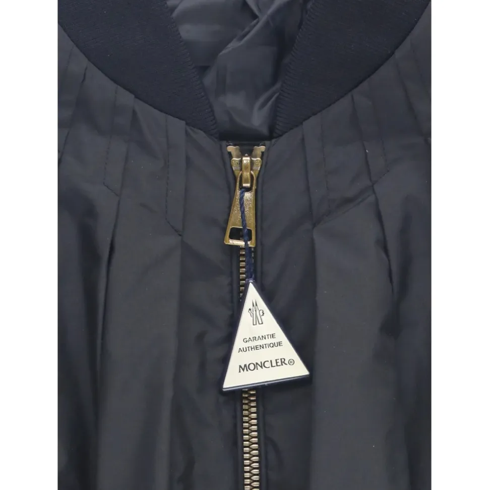 Veste Noire avec Écusson Brodé